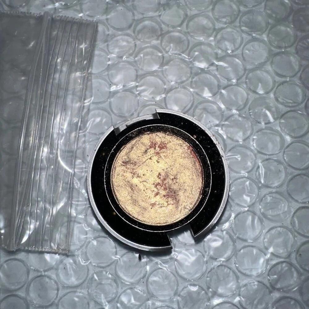 Urban Decay Eyeshadow‎ X eye shadow token